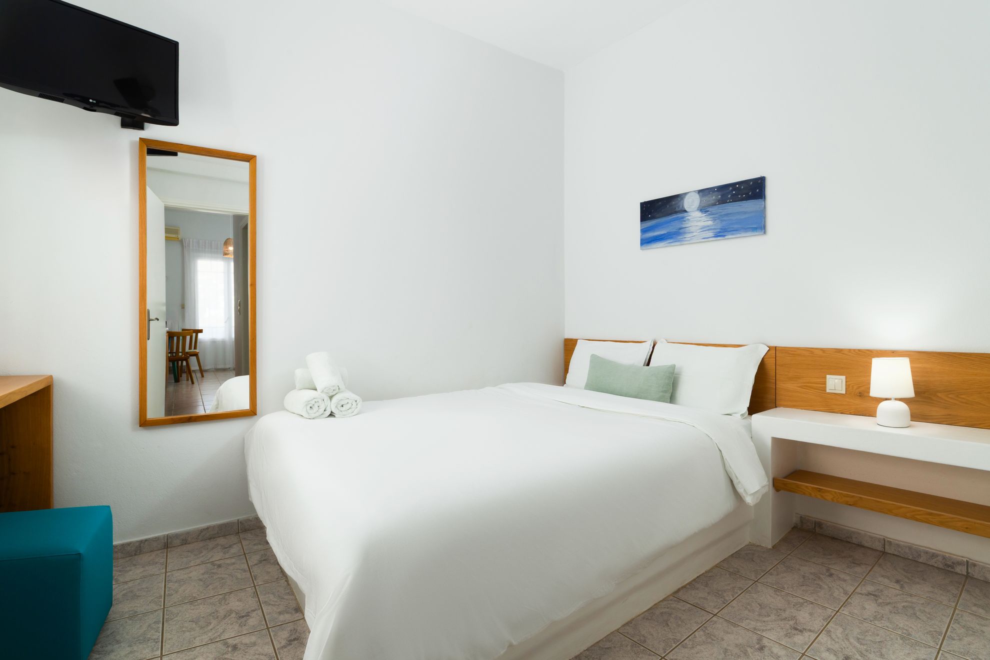 Apartment for 4, εσωτερικό